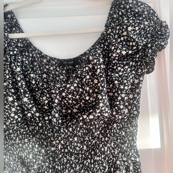M Boutique Navy Short Romper with White Flowers, size small (never been worn) - Picture 9 of 10